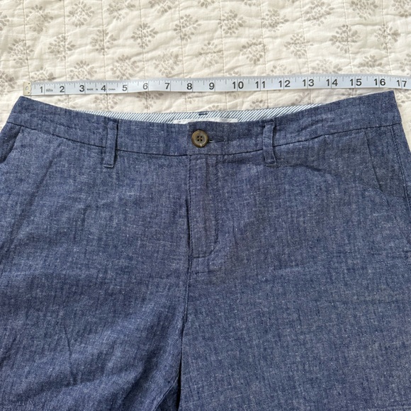 Women’s Old Navy Everyday Chambray Shorts - Picture 5 of 7
